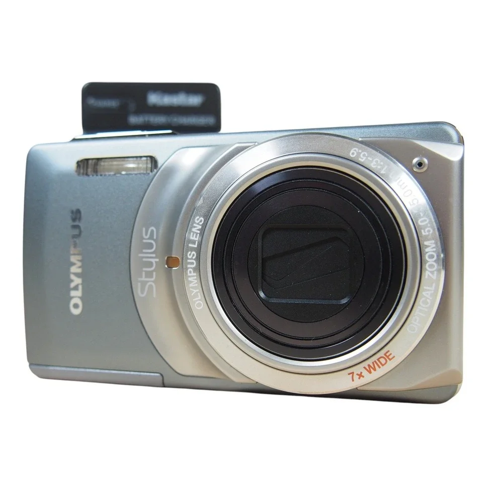 Olympus Stylus-7010 12.0MP Digital Camera Gray Bundle w/Charger + Battery EUC‎